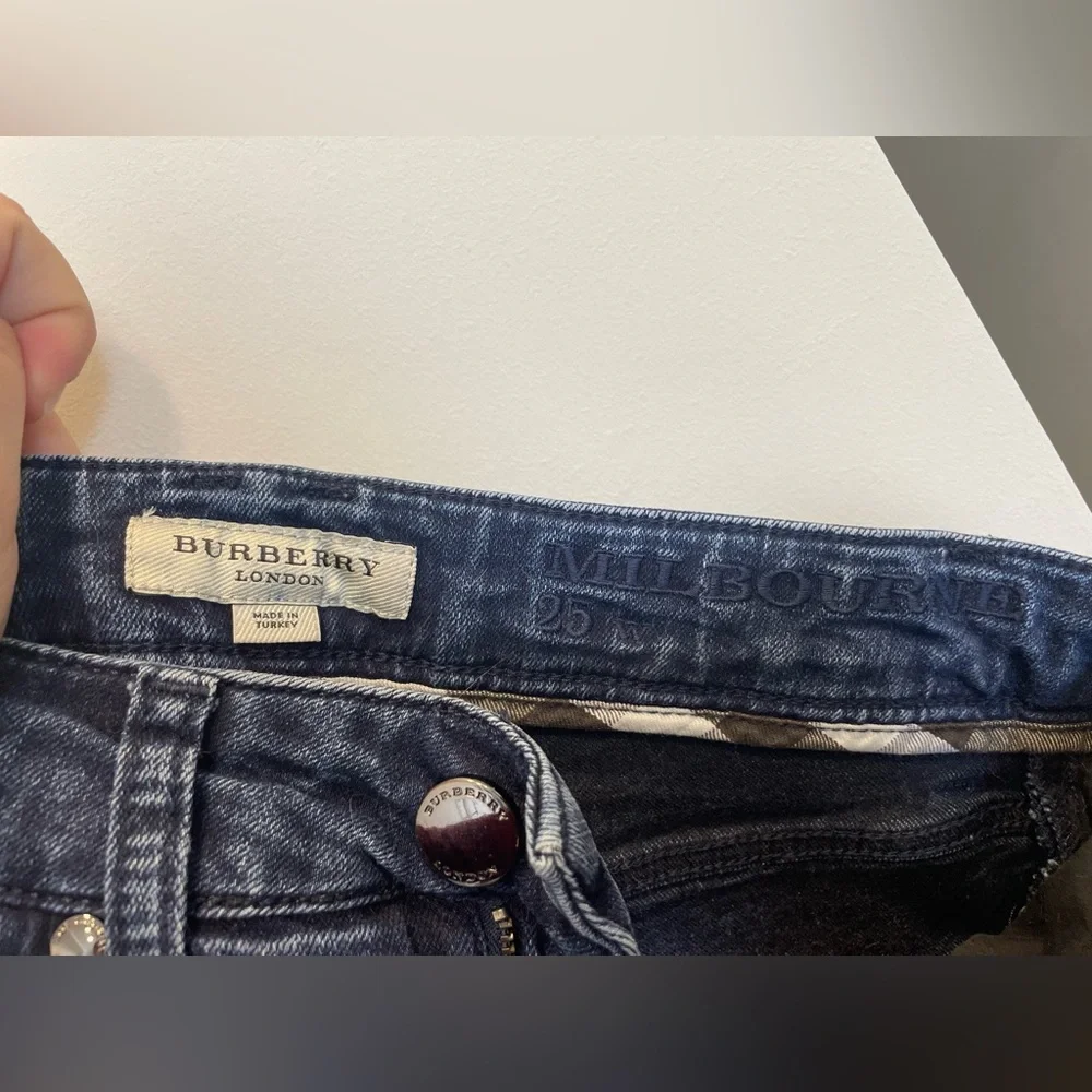 Burberry London Milbourne Skinny Jeans. Size 25 - Picture 3 of 3